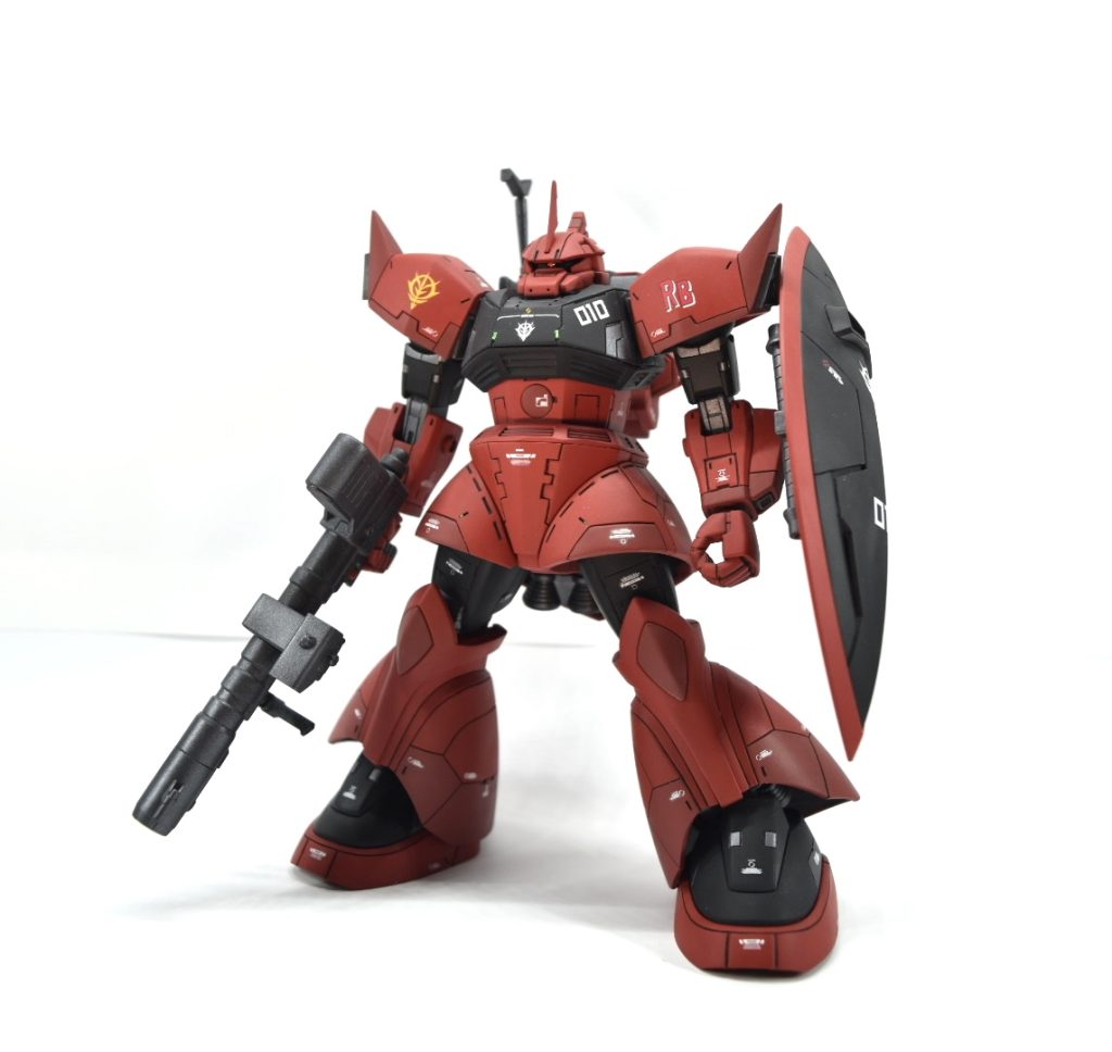 シールドはノーマル状態だと味気ないので最小限のスジ彫りでディテールを足しました。シールドにパネルラインってどうなのかな?って思いましたが、見た目重視です。