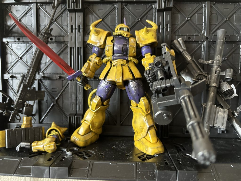 キシリア麾下のアフリカ戦線砂漠地帯で活躍した。砂塵の中を縦横無尽に暴れ回る所から【黄砂の暴風】の異名で呼ぼれる様になる。