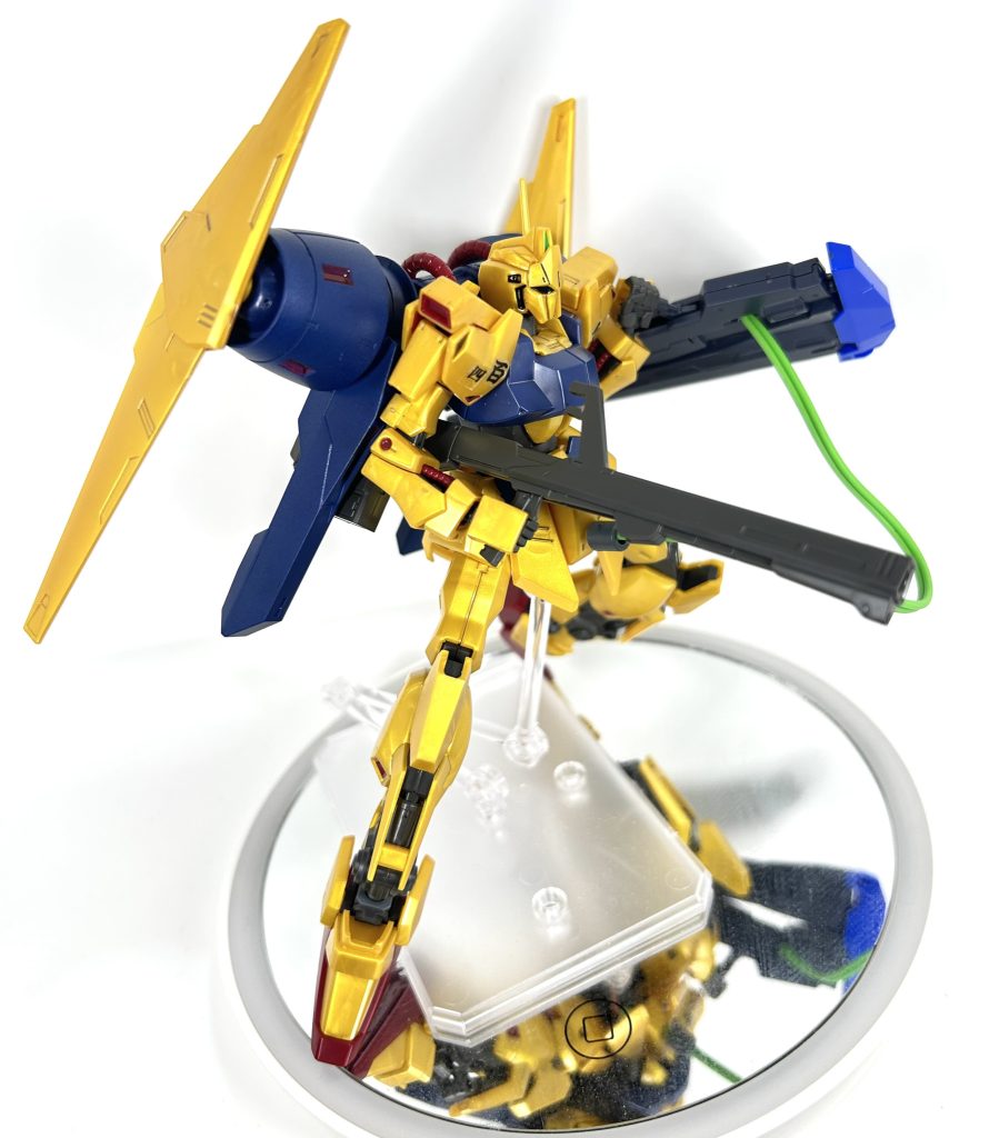 モチーフは、エルガイム　MarkII ヌーベルディザードなんか、全てが半々に混ざった様な百式に