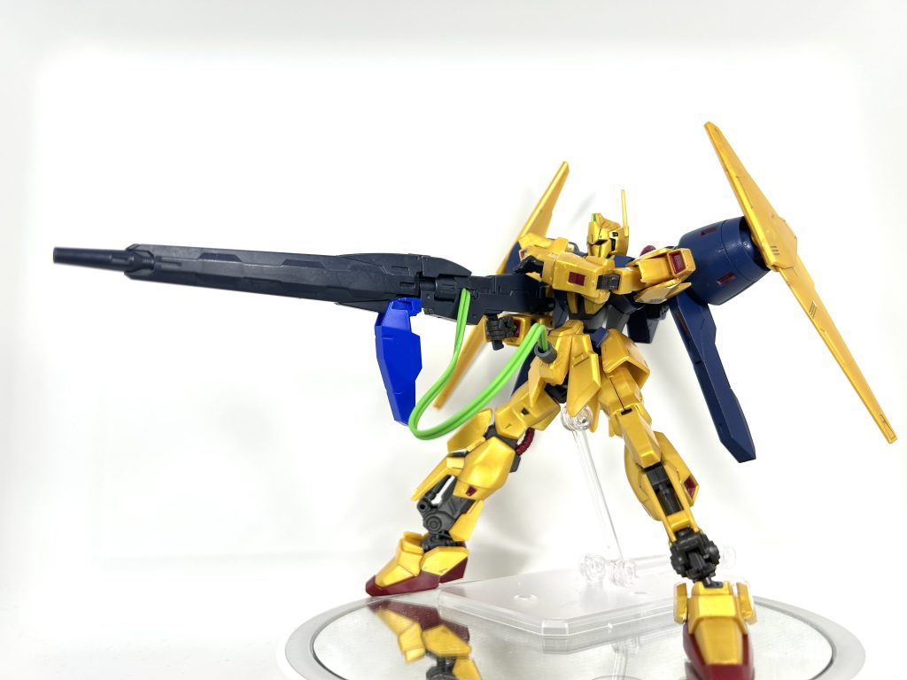 メガバズーカランチャーより携行性百式の機動性向上を目的として開発よりピーキーに