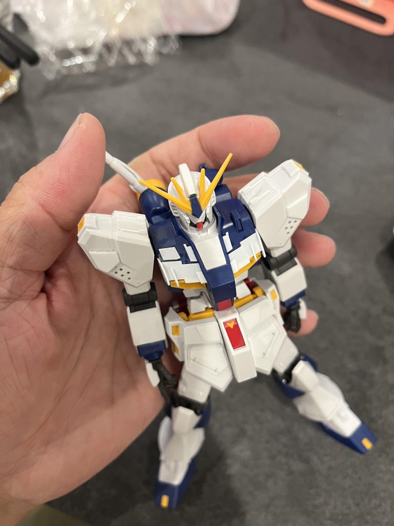 EGはつるつるなので各箇所スジボリ・プラ板にてディティールアップこの時はルンルンで作ってましたねw筆塗という新な挑戦に向け、目を輝かせて制作中