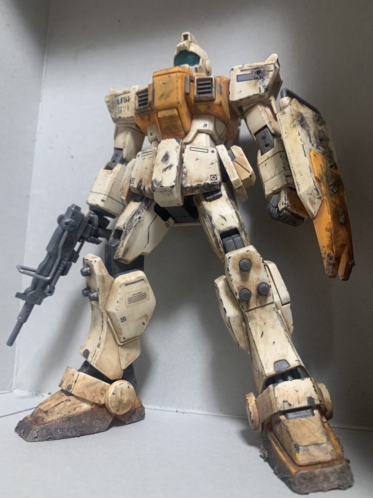 今回は弾痕にも挑戦してみました。腰パーツはデザインナイフで抉ったりもしています。