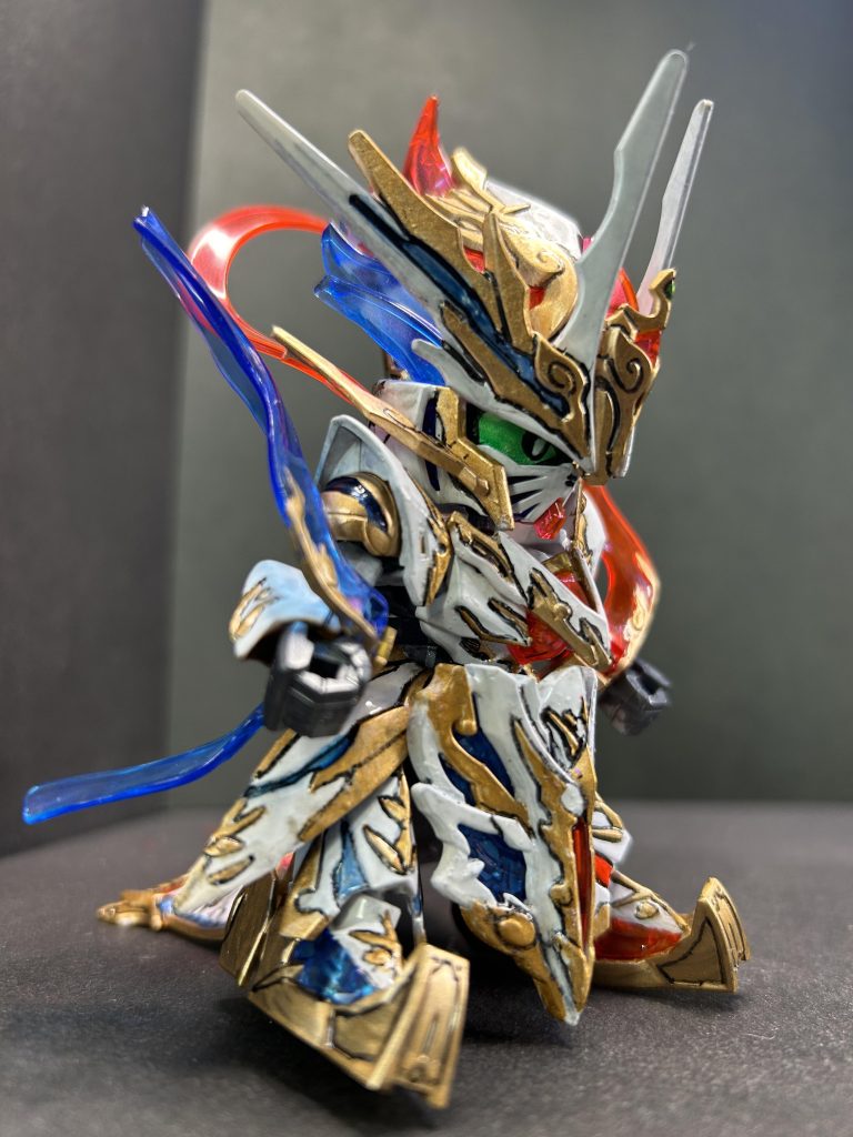 右側。SDをシールを使わず仕上げるがテーマだったので瞳も筆とマーカーで入れました。ここは成功したかなと思ってます。