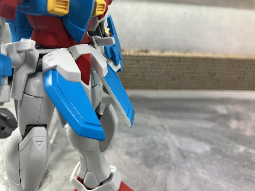 たぶん、この画像だけでニヤニヤ出来るのは同世代ですw旧キットだとフロントスカートの青はシールでの再現だったのですが、内側まではシールはなくて整形色のままでした。こだわりです。