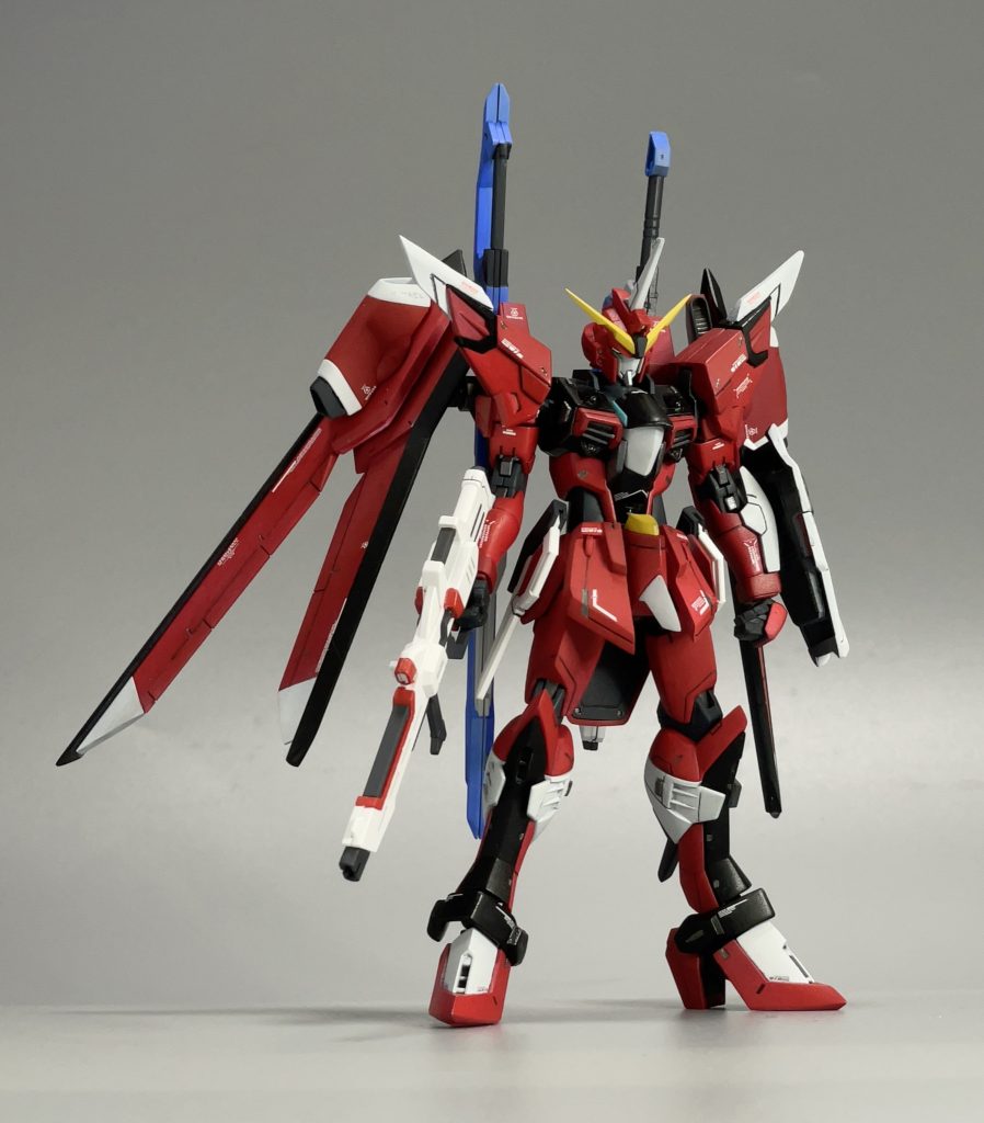 正面。ジャスティスに翼は似合わないと思ったのですが一捻り欲しい…と思った結果、元のウイングを2枚付けました。EWゼロよりはTVゼロみたいなイメージです、伝わったら嬉しいです