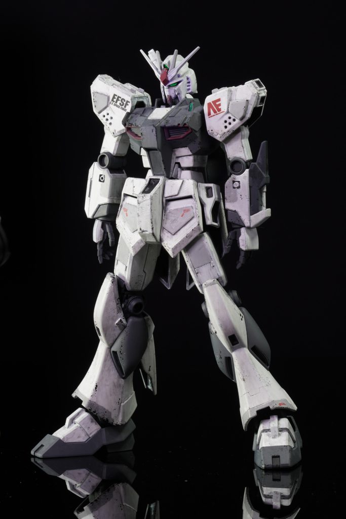 そもそもνガンダムがカッコいいので多少、塗装が荒くてもいい感じにまとまりますね!!