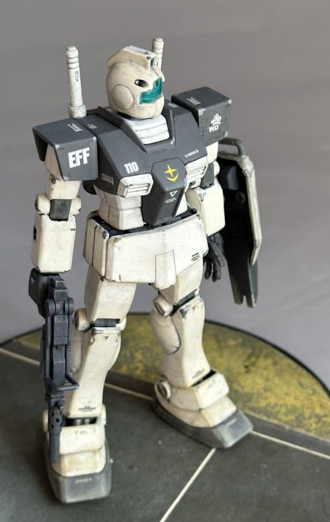 前回同様間延びしない程度に筋彫りを追加してあります。