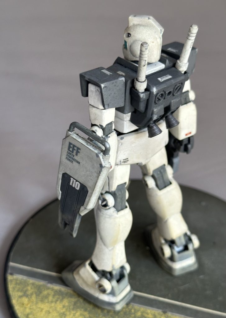 20年前に全塗装で竣工させたキットなので白い塗装があちこち変色してしまってます。😢部分再塗装してみたり、ウェザリングで誤魔化したりしています。