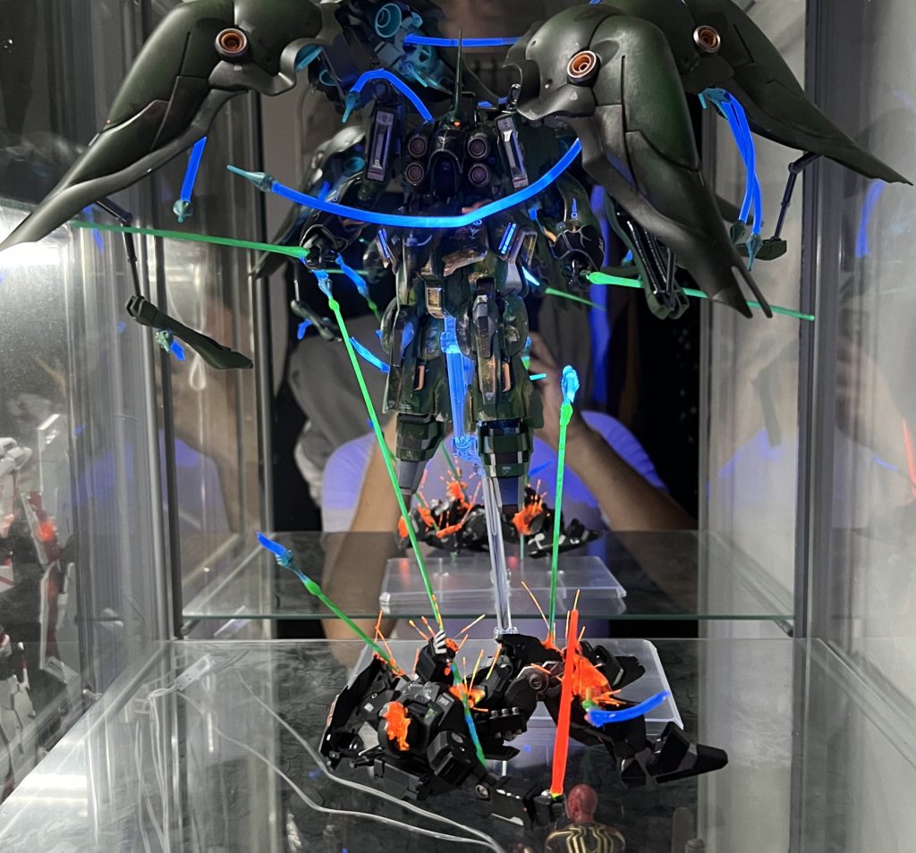 ブルーライトで発光します。ガイアノーツの蛍光を使用。