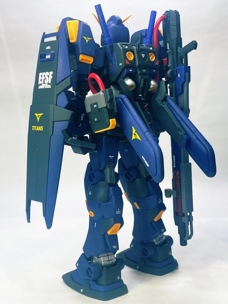 背中の武装と濃密な感じが好き。内部をシルバーにする事でより映えた気がします。