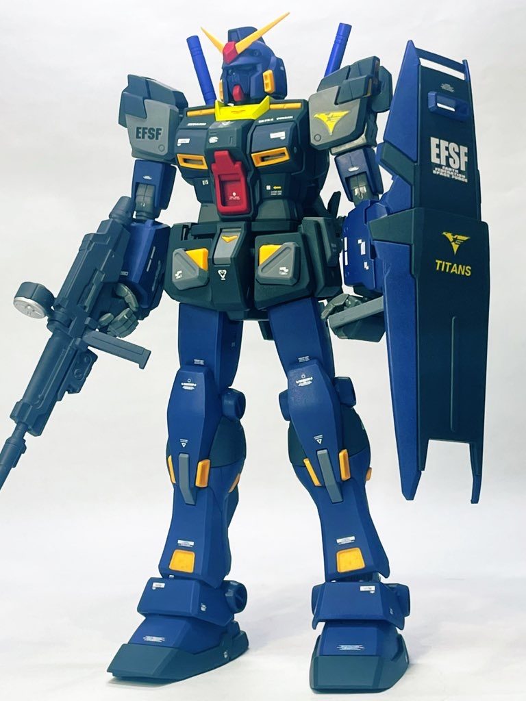 ショルダーユニットをパージ、武装を変えてみました。少ないパージ量ですが雰囲気がガラリと変わります。