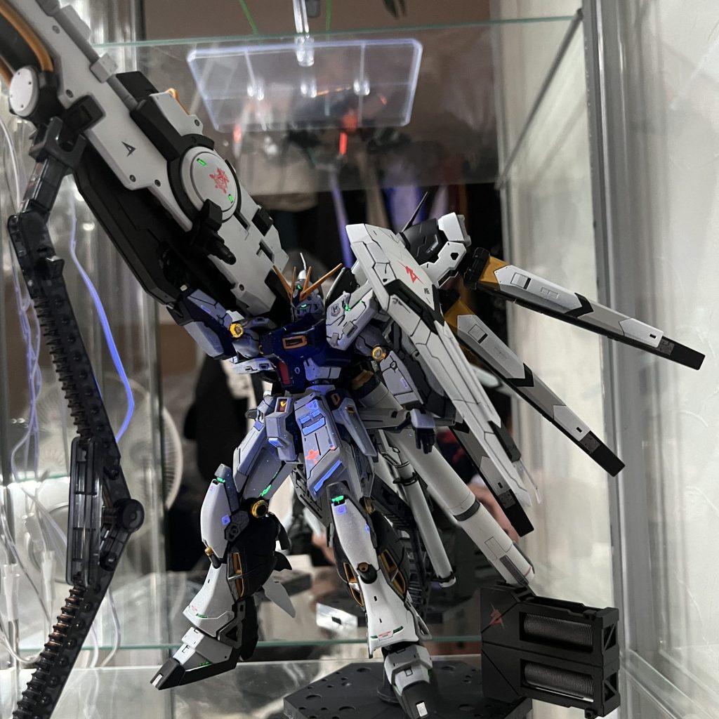 〜Hi-νガンダム ハイパーメガバズーカランチャーと共に、νガンダムカラーで〜｜@k_tukuruさんのガンプラ作品｜GUNSTA（ガンスタ）