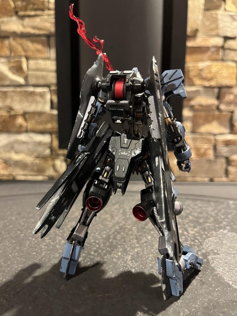 お次なバックショット!今回はヴィダールのメインカラーでもある水色を頑張ってアニメの色に近づけて塗装しました♪