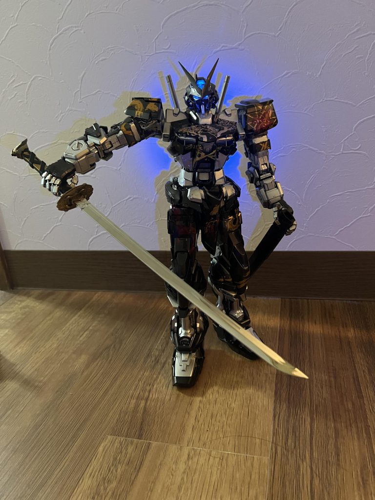 蛍光ブルーでアイカメラ光ります。