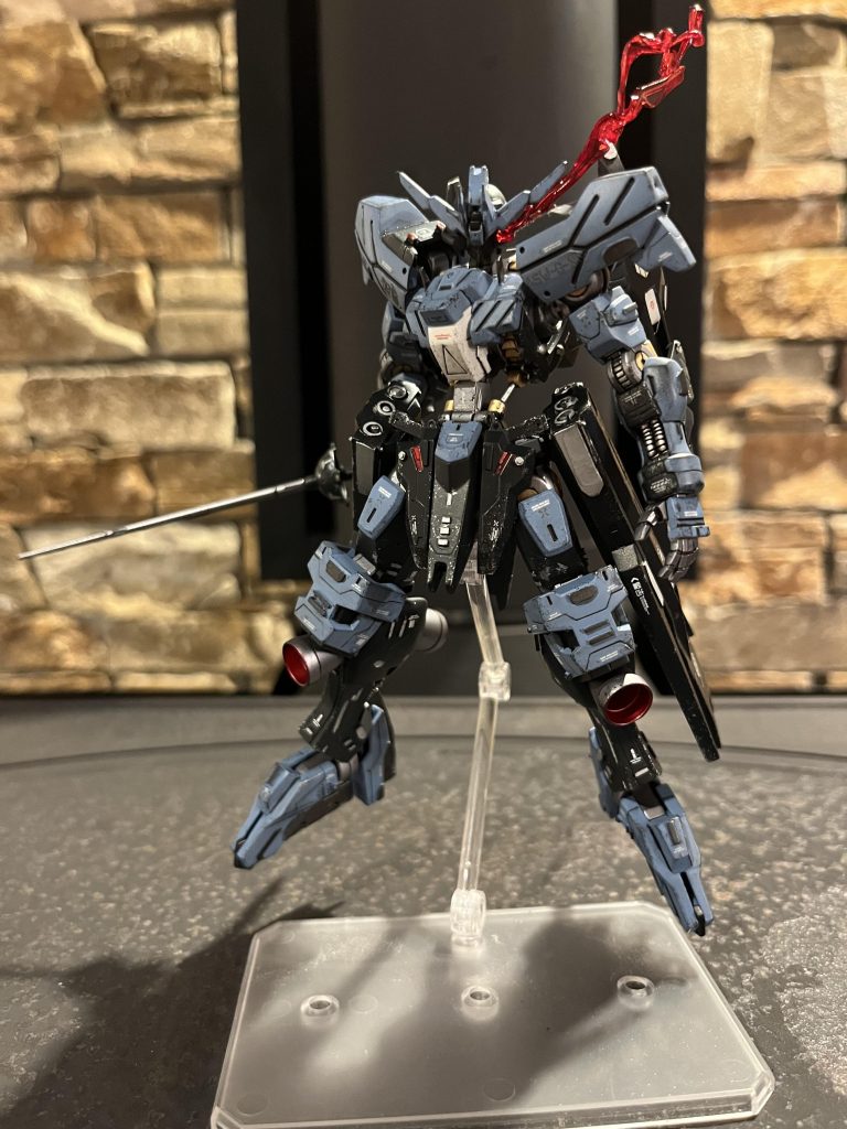 お次はバーストサーベルを構えてポージング!この気迫が漂う見た目が好みです(๑˃̵ᴗ˂̵)