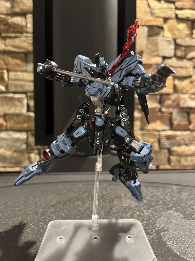 ポーズを変えて敵機を一撃で貫き倒すシーンを再現♪(๑ᴖ◡ᴖ๑)♪