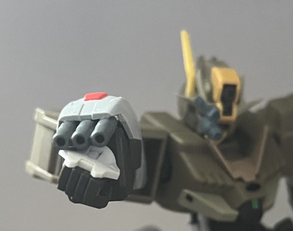 そして右腕には腕部マシンガンを装備。