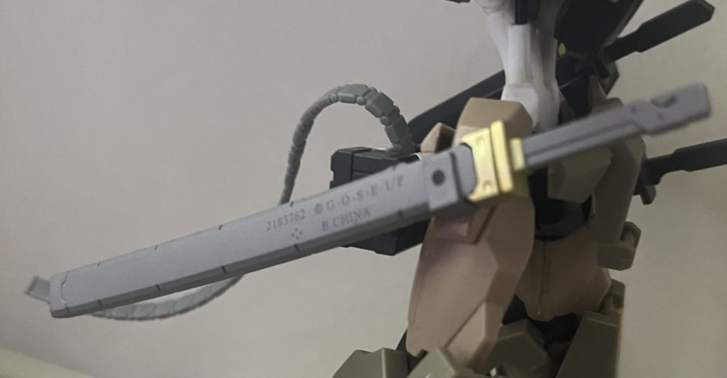 右腰にはキットそのままの刀をつけてあります。