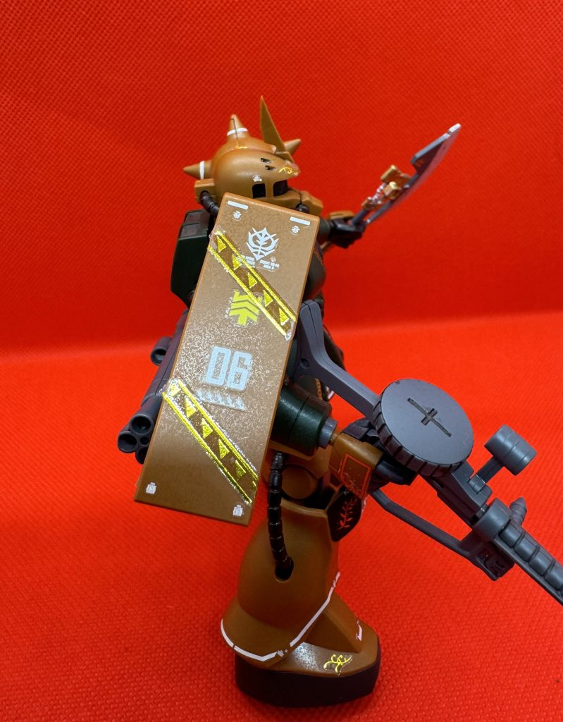 HG 1/144 ザクII(ガルマ専用機) その2–3枚目/制作者：ヤガワさん