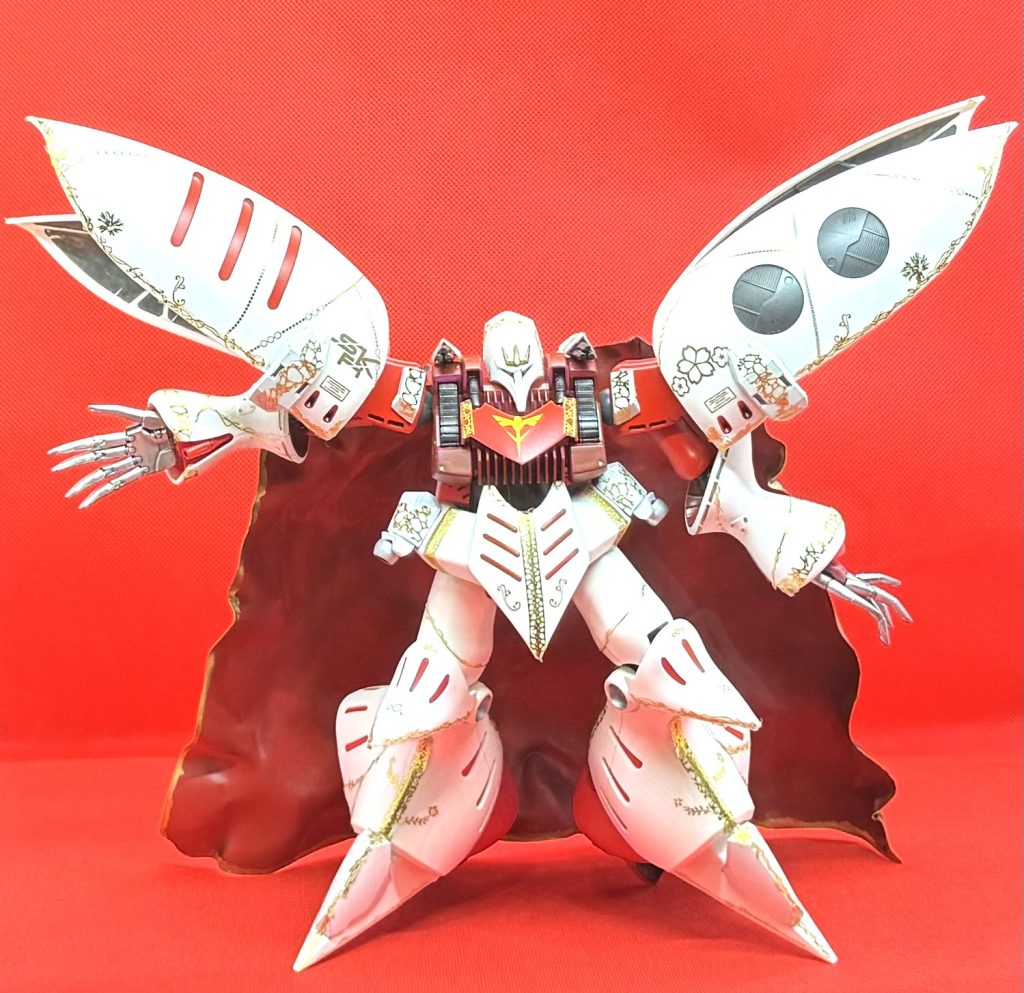 先日の「ガルマ様専用ザク」をデコった時に思いついたの。で、デコってる最中に「ハマーン様の晴れ舞台やったらマントいるんじゃね?」って思いついたの。