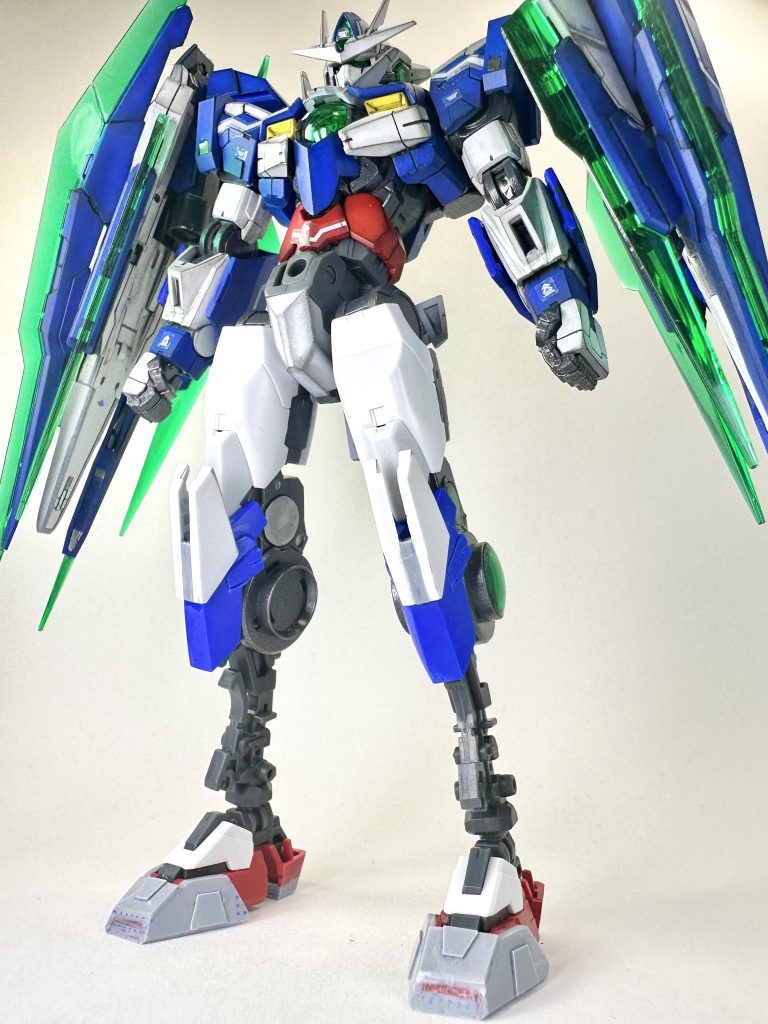 下半身は探りながら少しずつ作りました。プラ板工作がザツい…