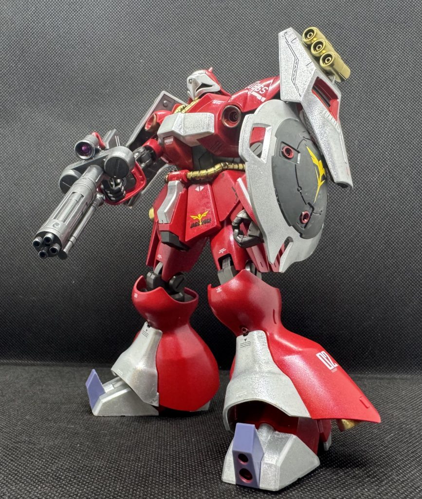 青いのを作ってる最中に、やっぱり赤い方も作ってやろうかなぁと、急いで買ってきた。青いのと一緒でメタリックメイン。