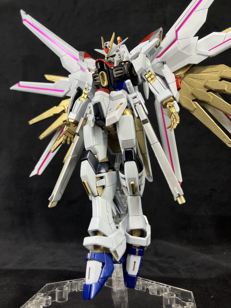 本体は脚の延長や内部フレーム追加などの改修を行い、塗装はメタリック調に仕上げました。