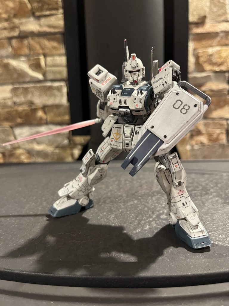 続いてビームサーベルを構えてポージング! 今回初めてビームサーベルをグラデーション塗装してみました(*'▽'*)結果はより臨場感がでてとてもカッコよくなりました(● ˃̶͈̀ロ˂̶͈́)੭ꠥ⁾⁾