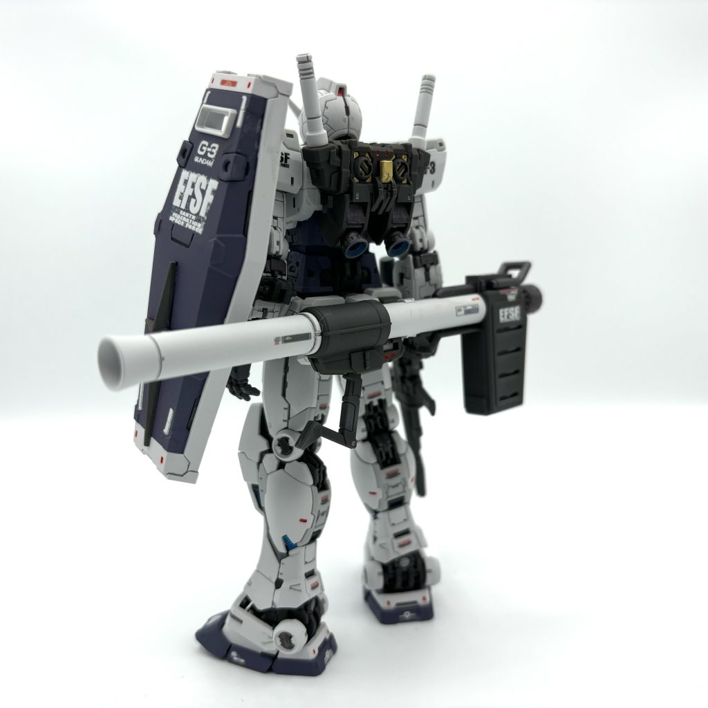 黒の十字架所属、ノエル・キャンベル少尉の駆るG3ガンダムはジオン残党から『白い死神』と恐れられる機体です。