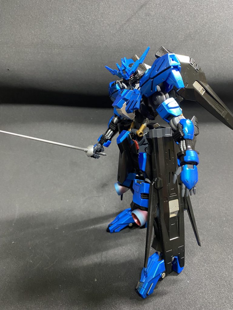 青竹色にブルーのクリアで塗装しましたフレームはメカサフ 