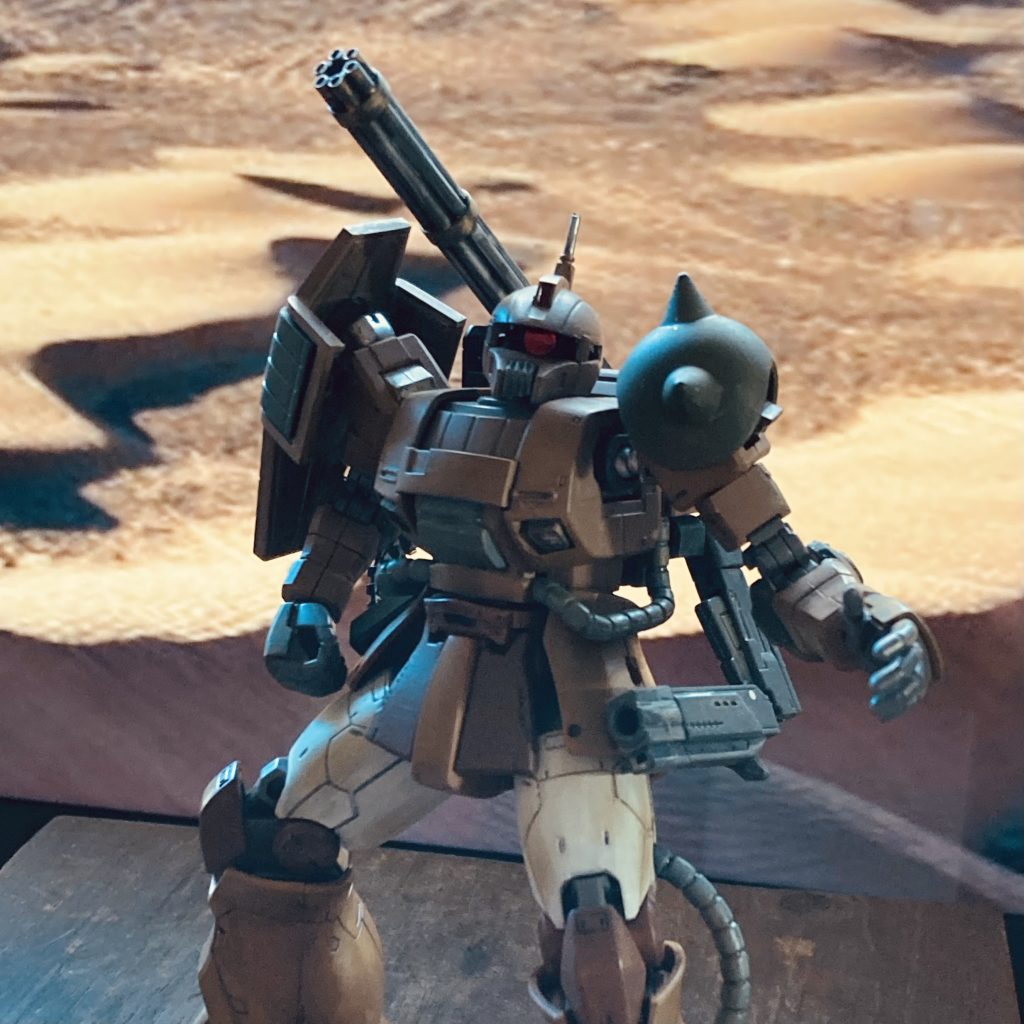 このキットは異常に余剰パーツが残ります。きっと、もう一体組めるだろう、とジャンク品のザクハーフキャノンを手に入れまして、ほーら、ザクキャノン試作機らしく完成!こういうのお得感あって好きです。^_^ 塗装はユニコーンバージョンを参考にアレンジです。口のパーツ、胸の動力ケーブルの受け口はポリパテ、両胸の排気ダクトは市販品を使いました。これは、パーツがついてません。