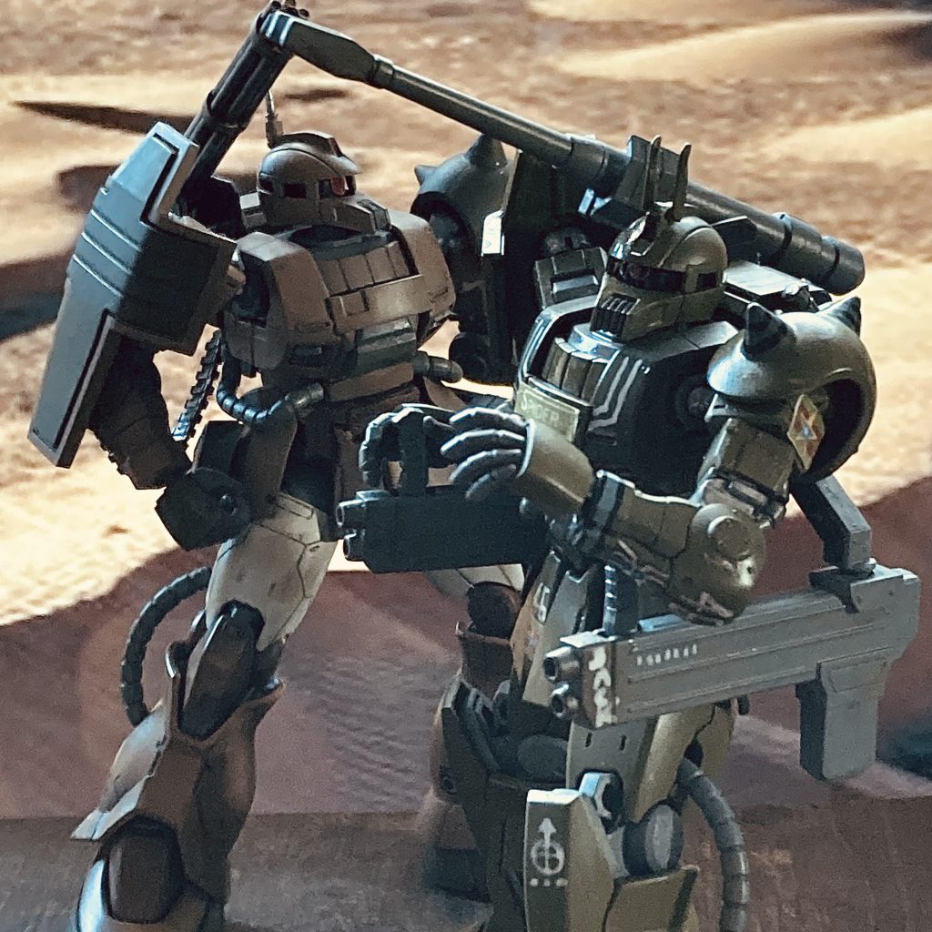 ラストはもう一度、2機でツーショット!MSVデザインに忠実なMGとは、デザインがだいぶ違いますが、お手頃サイズでなかなか良いと思います。今回もご覧いただきありがとうございました😊