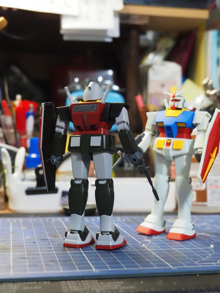 に、しようと思ったけどコクピットハッチを赤に塗り分ける技術がなかったのでリアルタイプカラーになりましたw