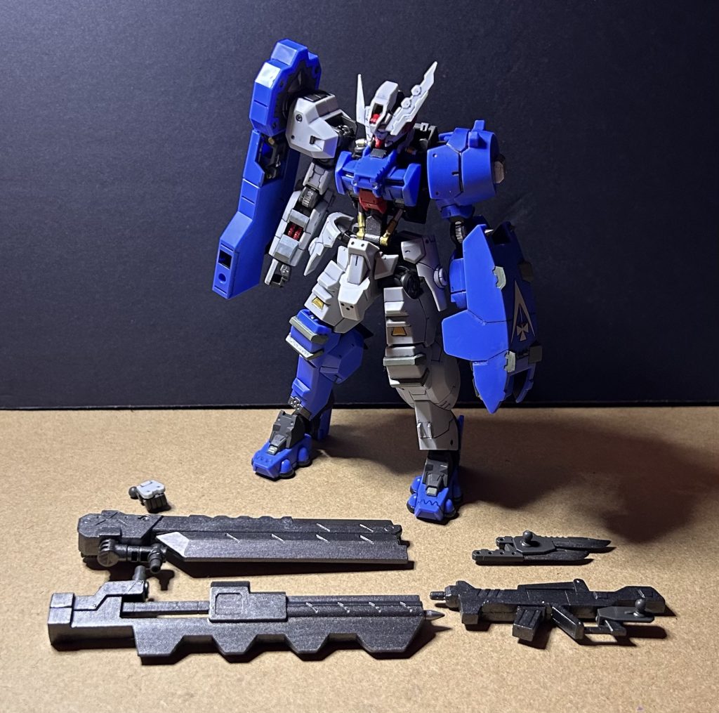 アスタロトとアスタロトオリジンからもパーツを使うため、余剰パーツが沢山でました。武器も豊富でギミックもあり、アスタロトの武器に一部組み替え可能などコスパの良いキットでした。大体なアシンメトリーなデザインも無骨な武器との組合せが格好良い機体でした。