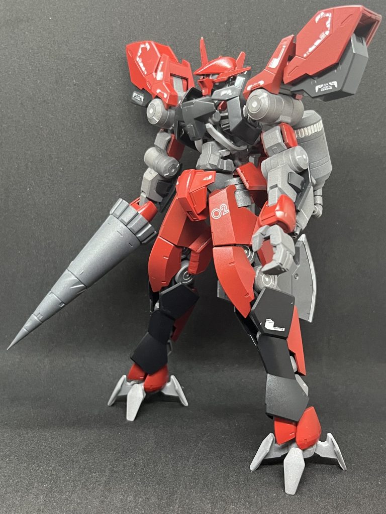 右腕をランスに置き換えています。デカい機体にデカい武器は良く似合いますね！