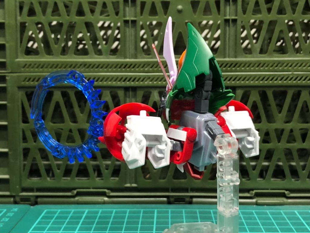 身体と呼べる部分はなく、鎧の集合体といった感じ。