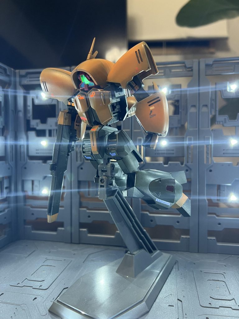 お馴染み蛍光塗料です。デカールは、UV発光の水転写式です。余りを使用しています。