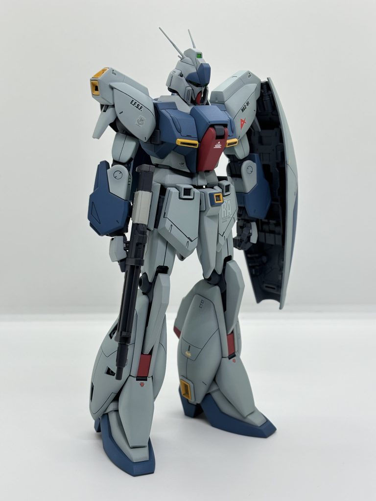 いつものアングル②武器は適当に3色で塗り分けました。