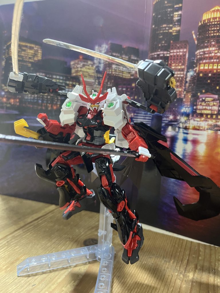 最終的には装備てんこ盛りの接近戦特化型のものができ、他に作ったオリガンより断然カッコよかったのでこれにしました。ちなみに『黑焔(こくえん)』というのはこの機体が殆ど黒と赤で構成されてて厨二病みたいな名前が欲しいと思ってつけたものです。