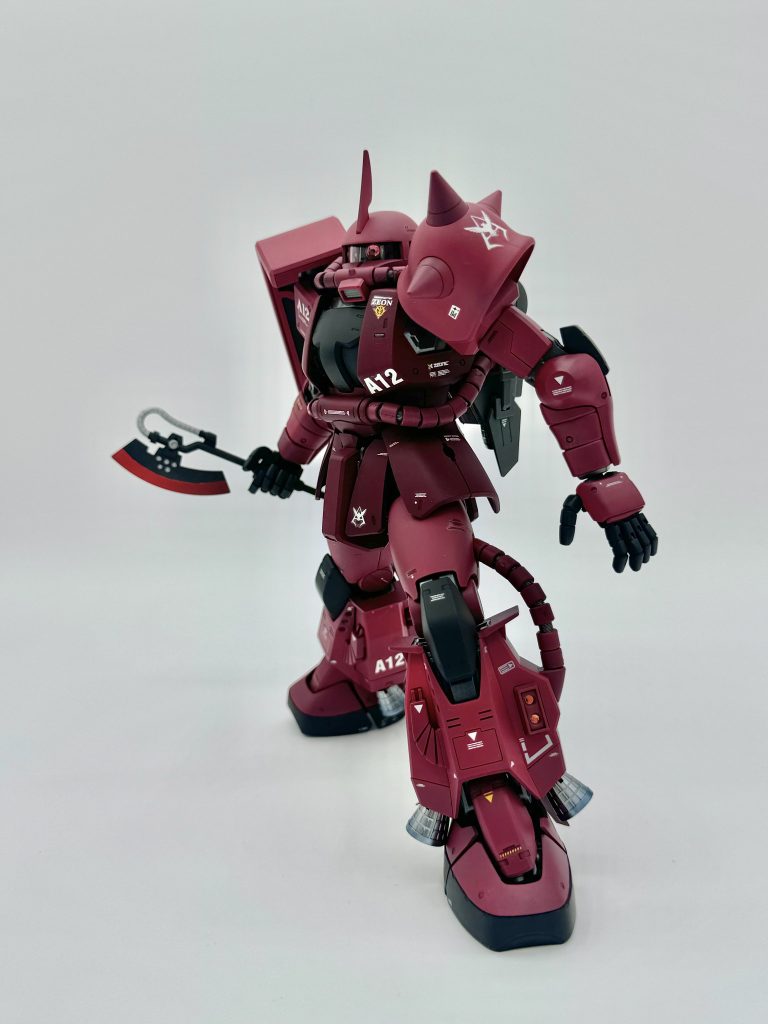 ヒートホークはブラックライト照射で赤く光るように塗装で加工してみました