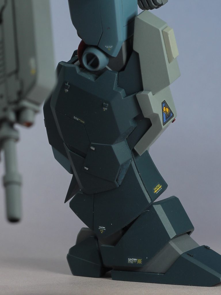 ロボデカールを使用。二色のやつはかなり小さくて精密感、スケール感が出るので素晴らしいです。