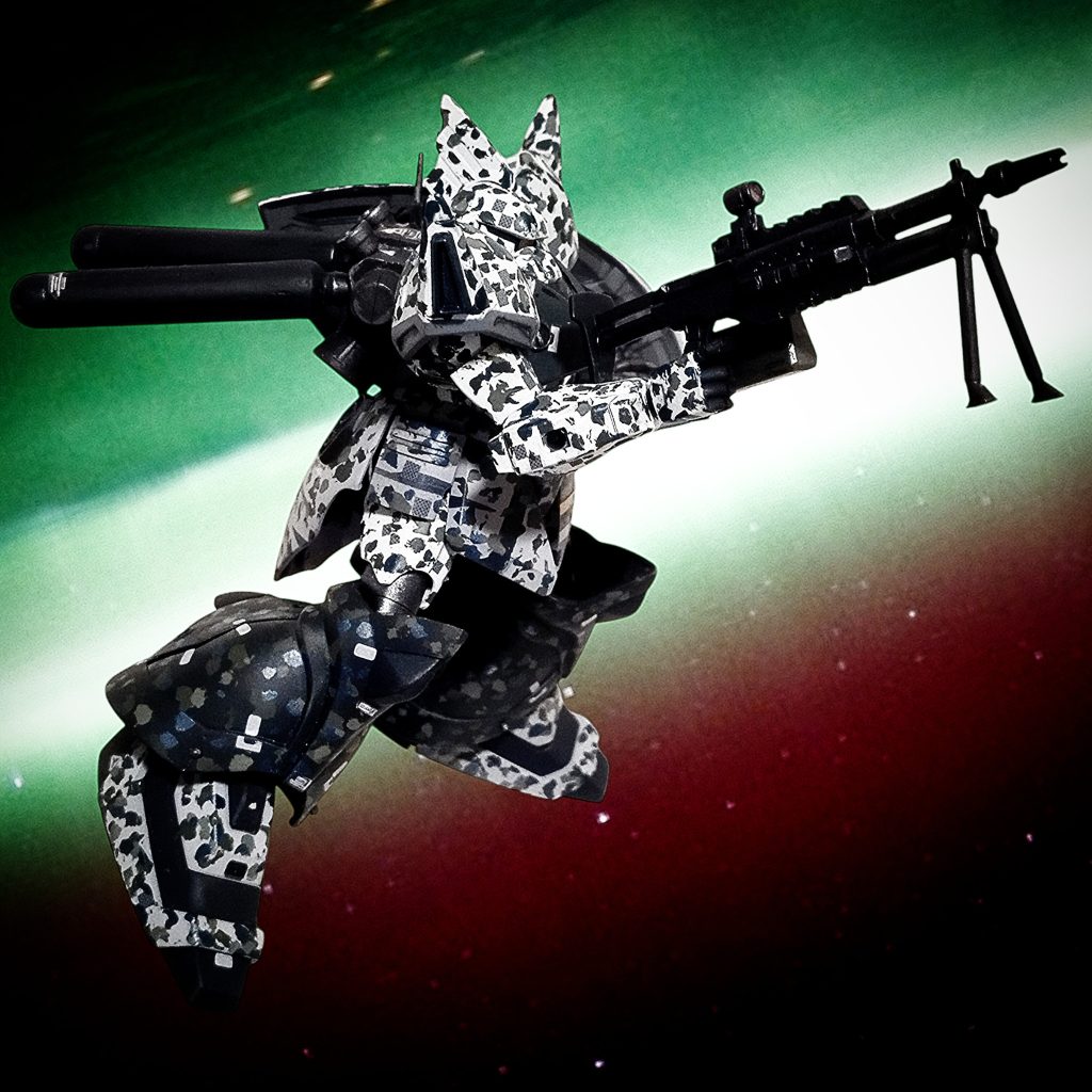 肩関節が破損し、ボールジョイントへの変更も考えましたが、手元に材料がないためプラ棒で仮直ししました。どこかの長期休みで一斉にゲルググM系統の肩関節を交換したいなと思います。