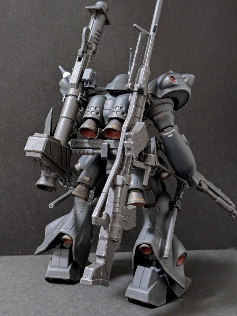 【背面】実弾武装てんこ盛りが垂涎ものの後ろ姿。バズーカ1本をライフルに変更。