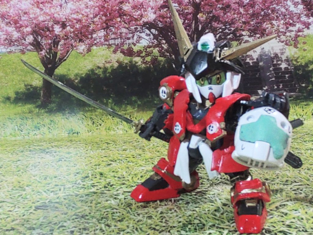 オプションにジム生首を持てるように。ハメ込み式なので皆様の家に転がっているであろう三国伝の劉備やナイトガンダムの頭。ついでにウチの天燐の頭もつかめます。天「やめろぉぅ!!」