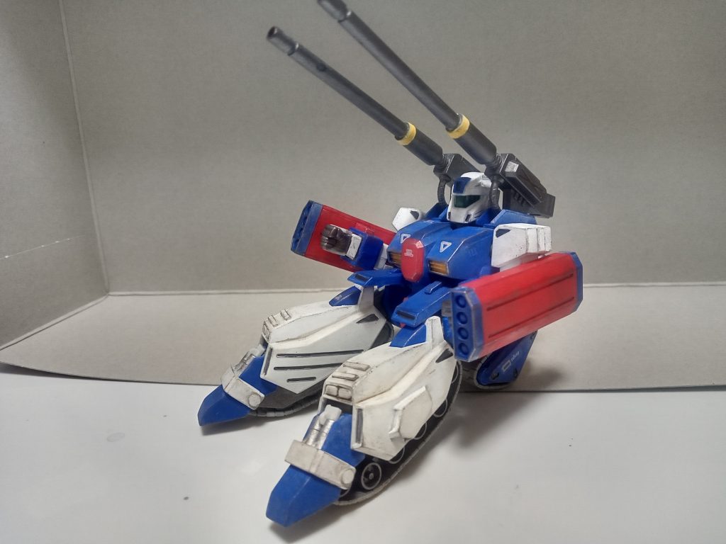 元々アニメの中では大した活躍もなく特に気にもならなかったのですが、プラモの箱絵が物凄く格好良くほぼ一目惚れで買ってしまいました。ガンタンクと名前が付くのにガンタンク感皆無なところも好きです。