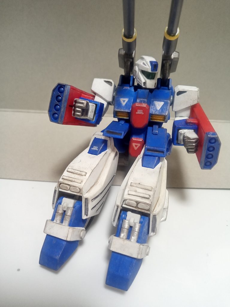 付属のデカールは経年劣化でボロボロになっていたので100均のデカールを何となくで貼ってます。設定的には博物館にずっと飾られていたものなので汚れてる訳はないのですが、どうしても汚したくてウェザリングをしてみました。