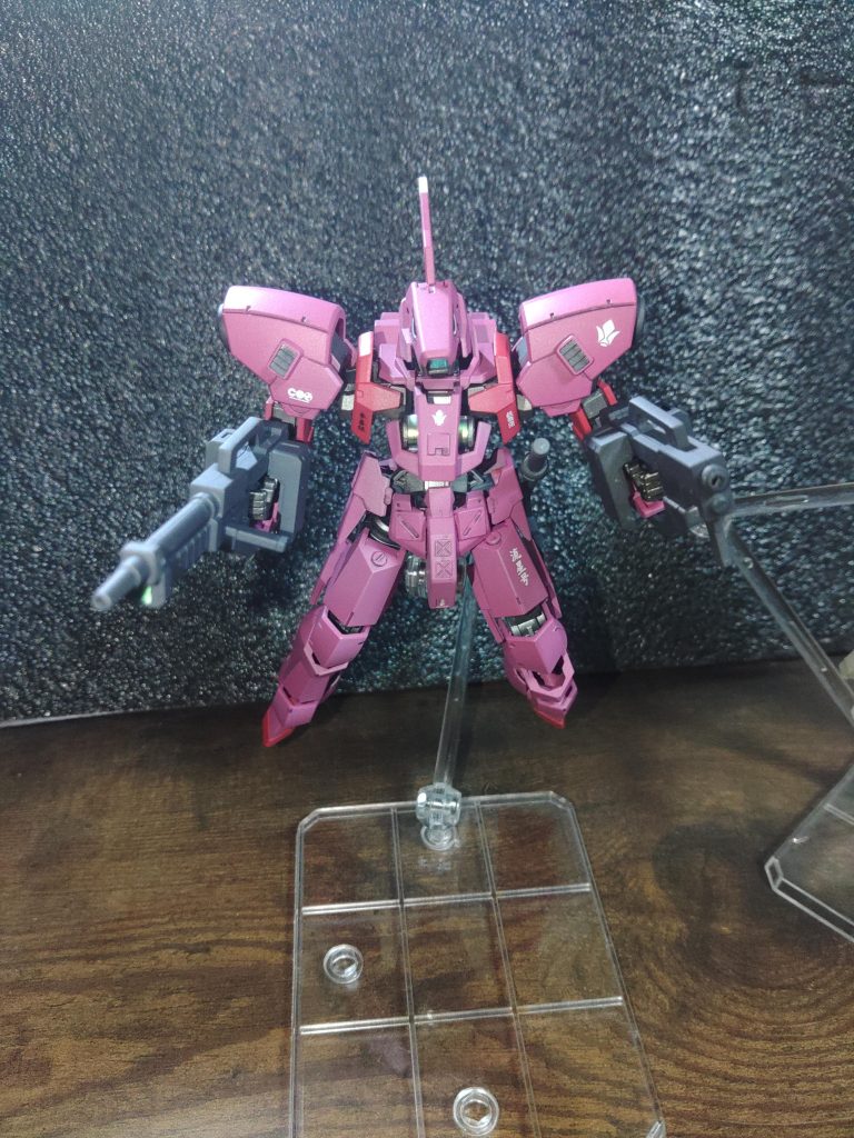 シノ専用機、若干装甲アップ