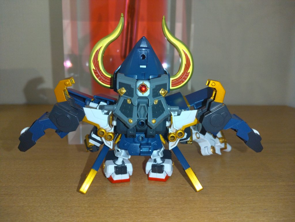 背面。バーザム将軍の鎧も作成しました。真ん中金塗り忘れた…金と赤は筆塗りです。