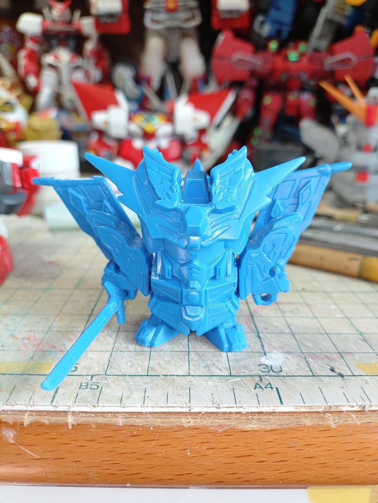 加工前。シルエットは、首が埋まりすぎだったので切り離したのと、足を気持ち下げて足幅を広げた程度。腕裏の肉抜き埋めとそのついでに足の中に重りも入れた。気休めだけど。武器は似てないし持ってるイメージなかったので端折った。後で軍配でも作るか。