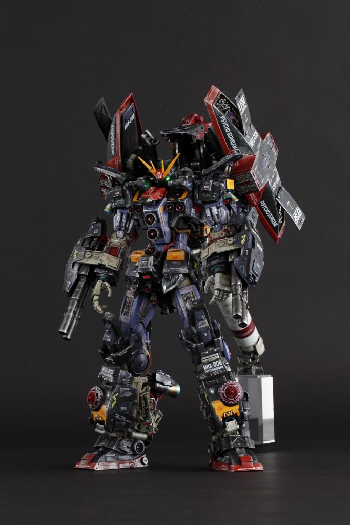 サイコガンダムらしからぬ、スタイリッシュなプロポーションに仕上げました。